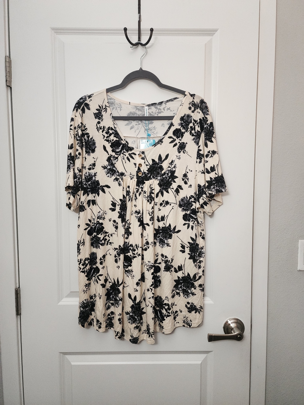 5/$30 Women's Cream Floral Scoop Neck Top - Black Print - Picture 2 of 4